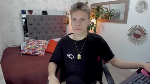 Snapshot of blondie_lover69 chatting on 4, 3, 2025 Maleeth online show from 4, 3, 2025