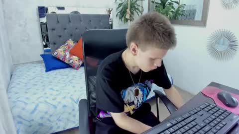 Snapshot of blondie_lover69 chatting on 10, 3, 2025 Maleeth online show from 10, 3, 2025