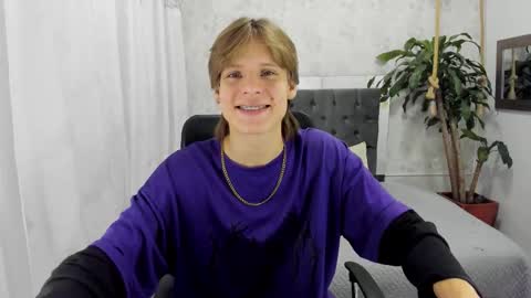 Snapshot of blondie_lover69 chatting on 21, 9, 2025 Maleeth online show from 21, 9, 2025