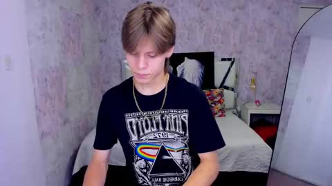 Snapshot of blondie_lover69 chatting on 22, 9, 2025 Maleeth online show from 22, 9, 2025