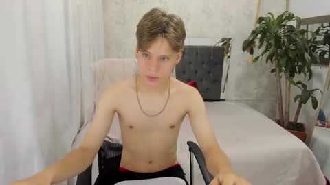 Snapshot of blondie_lover69 chatting on 6, 10, 2025 Maleeth online show from 6, 10, 2025