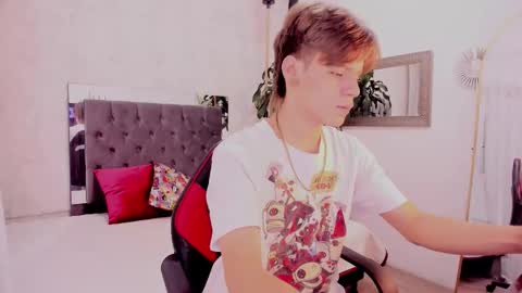 Snapshot of blondie_lover69 chatting on 19, 10, 2025 Maleeth online show from 19, 10, 2025