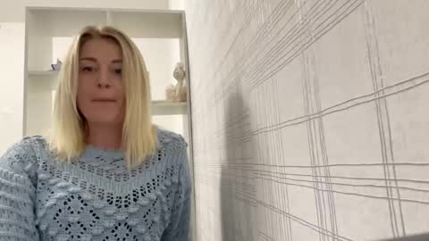 blondie_xoxoxo online show from 28, 9, 2025