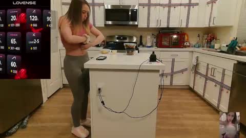 Snapshot of blondiebubblebooty chatting on 2, 3, 2026 Bubbles online show from 2, 3, 2026