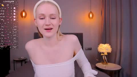 Mia online show from 3, 2, 2025