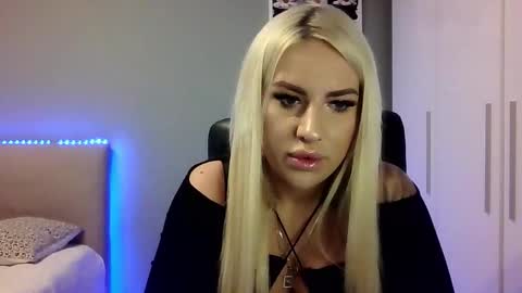 BlondLeyla online show from 1, 11, 2025