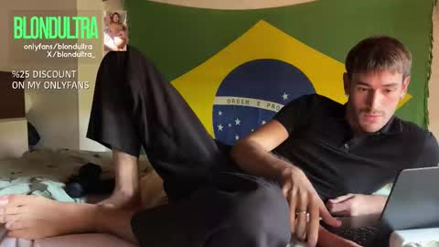 Snapshot of blondultra chatting on 30, 9, 2025 blondultra online show from 30, 9, 2025