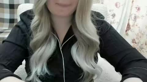Snapshot of blondymargaret chatting on 1, 3, 2025 blondymargaret online show from 1, 3, 2025