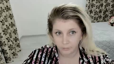 Snapshot of blondysarah chatting on 1, 3, 2026 blondysarah online show from 1, 3, 2026