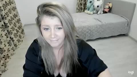 Snapshot of blondysarah chatting on 3, 3, 2026 blondysarah online show from 3, 3, 2026