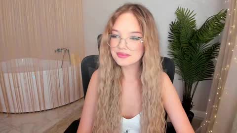 Snapshot of bloomingheart chatting on 15, 1, 2025 Sophia online show from 15, 1, 2025