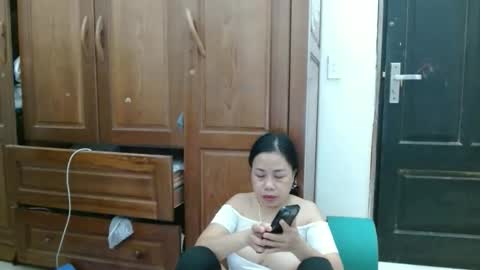 Snapshot of blowy079 chatting on 12, 9, 2025 blowy079 online show from 12, 9, 2025