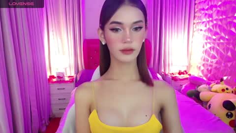Snapshot of blue_aiveexx chatting on 4, 1, 2025 aivee online show from 4, 1, 2025
