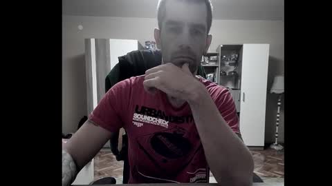 Snapshot of blue_eyed_wolf chatting on 26, 11, 2025 Runaway online show from 26, 11, 2025