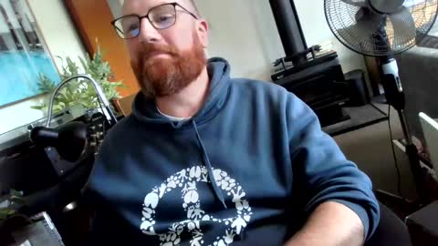 Snapshot of blue_eyes_kiwi chatting on 4, 1, 2025 blue_eyes_kiwi online show from 4, 1, 2025