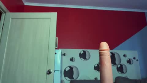Snapshot of blue_w0rld chatting on 18, 10, 2025 SONNYVAN online show from 18, 10, 2025