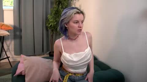 Snapshot of bluebeell chatting on 4, 7, 2026 bluebeell online show from 4, 7, 2026