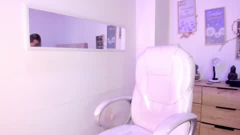 Snapshot of bluee_hazell chatting on 8, 2, 2025 online show from 8, 2, 2025