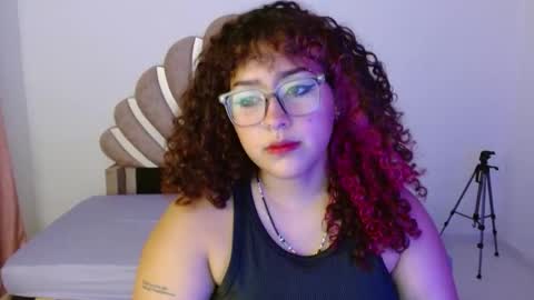 Snapshot of blueevelvet chatting on 29, 9, 2025 Bluee online show from 29, 9, 2025