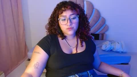Snapshot of blueevelvet chatting on 7, 10, 2025 Bluee online show from 7, 10, 2025