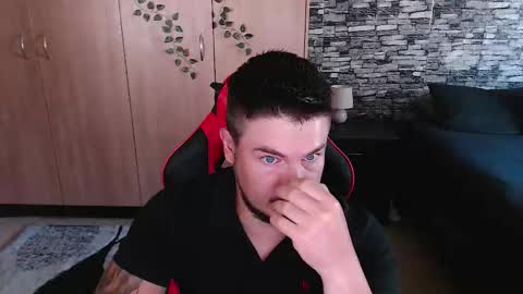 blueeyeboy0 online show from 19, 11, 2025