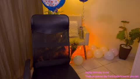Snapshot of blueflora chatting on 10, 4, 2026 FLORAA online show from 10, 4, 2026