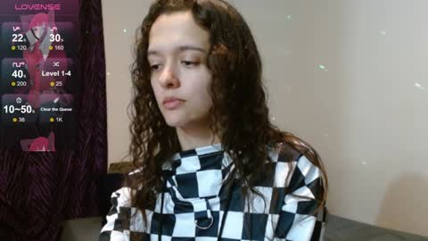 Snapshot of bluevixen7 chatting on 6, 1, 2025 bluevixen7 online show from 6, 1, 2025