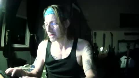 Snapshot of bobbyj75 chatting on 7, 4, 2026 BobbJ online show from 7, 4, 2026