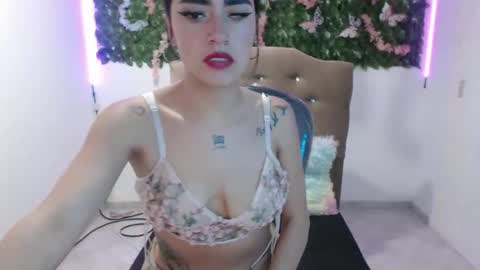 Snapshot of bonnie_blue_18 chatting on 24, 11, 2025 Bonnie online show from 24, 11, 2025