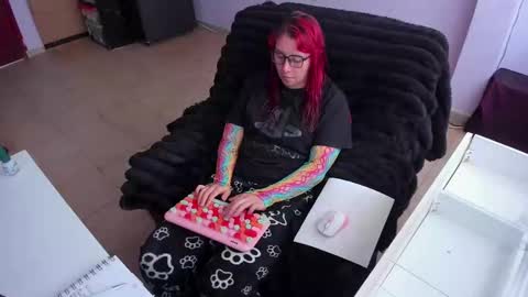 Bonnie Help me reach 500 likes online show from 7, 10, 2025