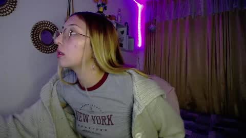 Soffy Brooks Independent model online show from 10, 12, 2024