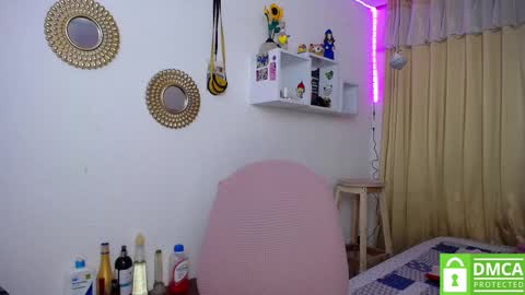 Soffy Brooks Independent model online show from 21, 2, 2025