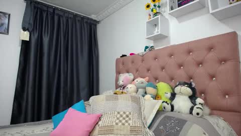 Soffy Brooks Independent model online show from 6, 10, 2025