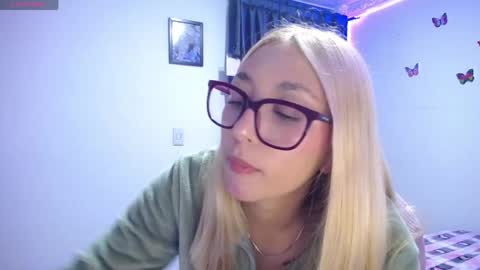 Snapshot of bonny_clyde_xx_ chatting on 18, 4, 2026 Soffy Brooks Independent model online show from 18, 4, 2026