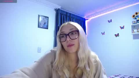 Snapshot of bonny_clyde_xx_ chatting on 22, 4, 2026 Soffy Brooks Independent model online show from 22, 4, 2026