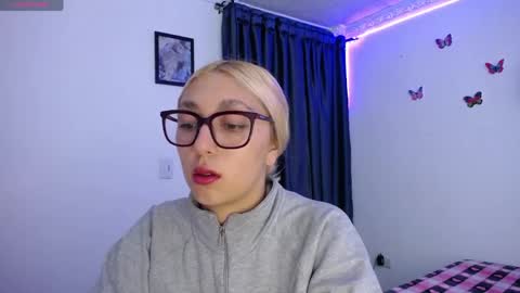 Snapshot of bonny_clyde_xx_ chatting on 28, 4, 2026 Soffy Brooks Independent model online show from 28, 4, 2026