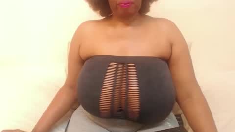 Snapshot of boobyqueen24 chatting on 17, 2, 2025 boobyqueen online show from 17, 2, 2025