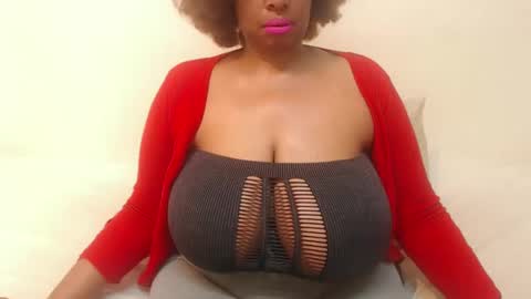 Snapshot of boobyqueen24 chatting on 17, 2, 2025 boobyqueen online show from 17, 2, 2025