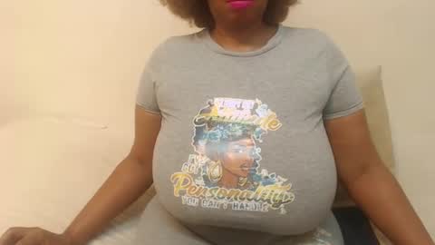 Snapshot of boobyqueen24 chatting on 18, 2, 2025 boobyqueen online show from 18, 2, 2025