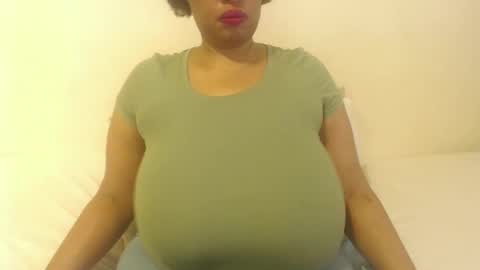 Snapshot of boobyqueen24 chatting on 21, 9, 2025 boobyqueen online show from 21, 9, 2025