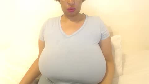 Snapshot of boobyqueen24 chatting on 25, 9, 2025 boobyqueen online show from 25, 9, 2025