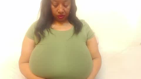 Snapshot of boobyqueen24 chatting on 18, 7, 2026 boobyqueen online show from 18, 7, 2026