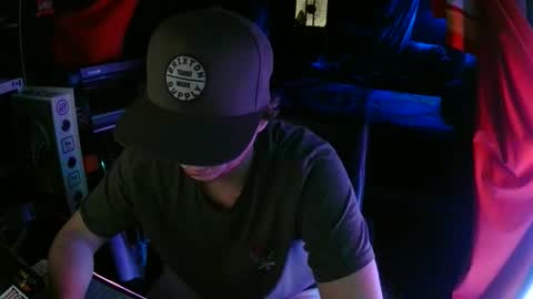 Bowerboi1217 online show from 28, 11, 2025