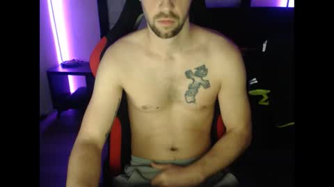 boy_t0y89 online show from 13, 1, 2025