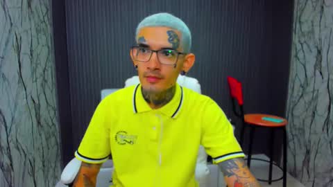 boy_tatto77 online show from 17, 12, 2025