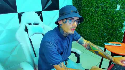 boy_tatto77 online show from 16, 1, 2026
