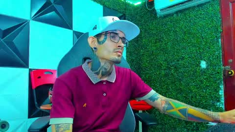 boy_tatto77 online show from 4, 4, 2026