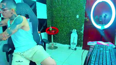 Snapshot of boy_tatto77 chatting on 21, 6, 2026 boy_tatto77 online show from 21, 6, 2026
