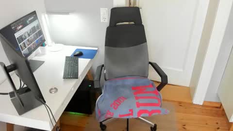 Julian online show from 6, 4, 2026