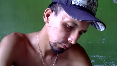 Snapshot of boycumlatino21 chatting on 23, 9, 2025 Boy online show from 23, 9, 2025